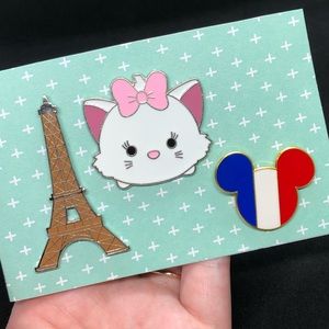 Disney Pin Trading Disneyland Paris bundle